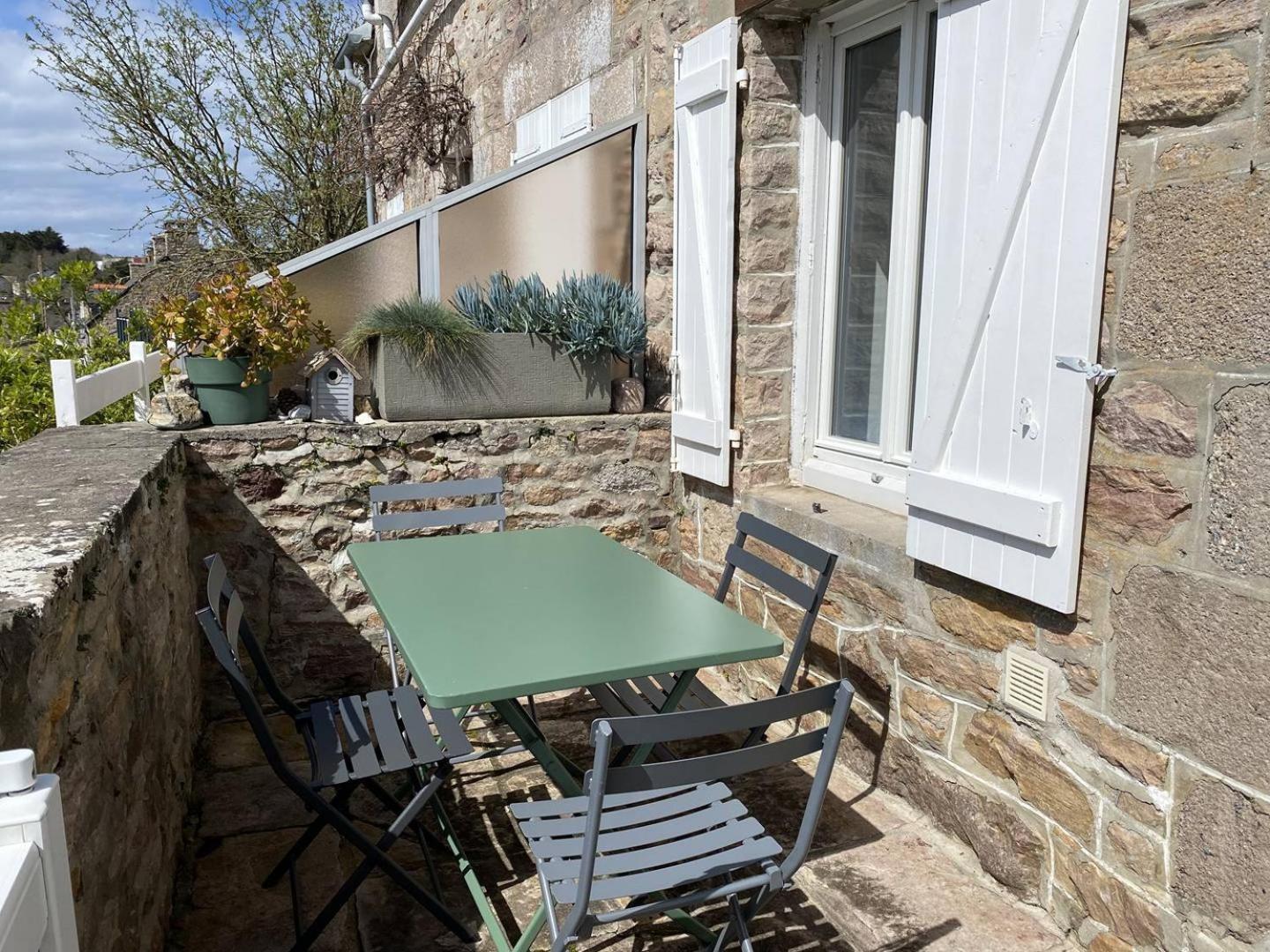 665 - Maison En Pierre Sur Les Hauteurs De Tu Es Roc, A Villa *